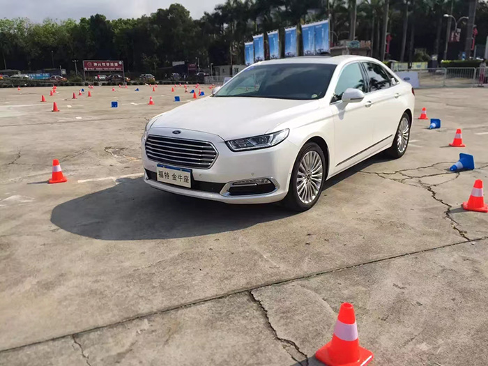 2016金牛座高端对比试驾会