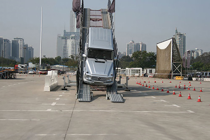 奔驰新一代G500越野车 铁证如山登峰体验